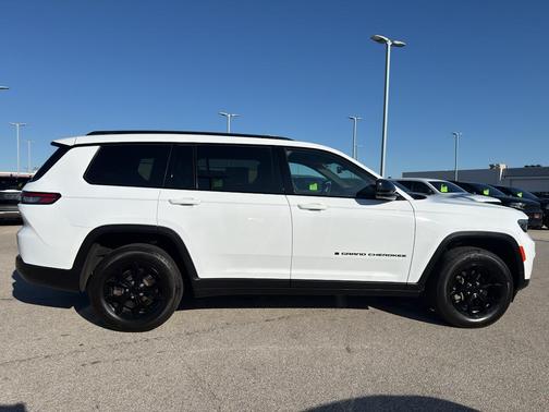 Bright White Clearcoat 2024 Jeep Grand Cherokee L Laredo