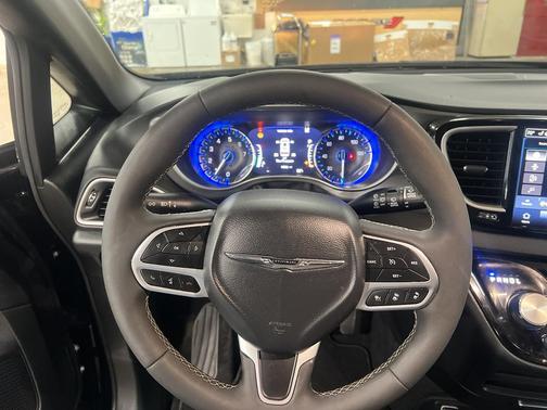 2025 Chrysler Voyager LX