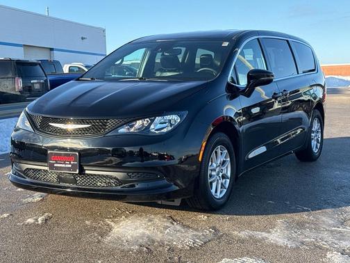 2025 Chrysler Voyager LX