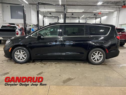2024 Chrysler Pacifica Touring-L