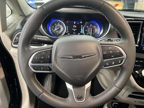2024 Chrysler Pacifica Touring-L