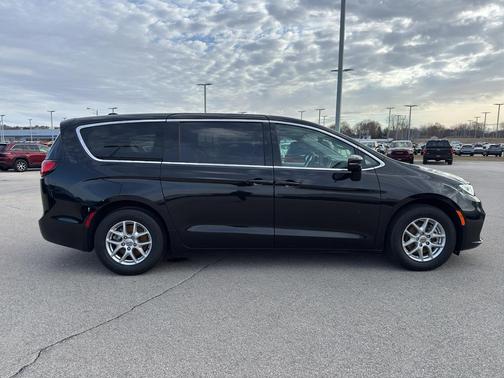 2024 Chrysler Pacifica Touring-L