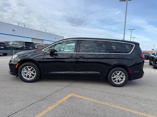 2024 Chrysler Pacifica Touring-L