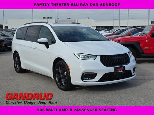 2023 Chrysler Pacifica Touring-L