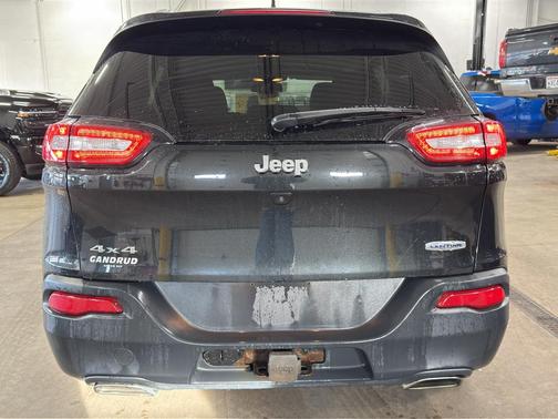 Brilliant Black Crystal Pearlcoat 2016 Jeep Cherokee Latitude