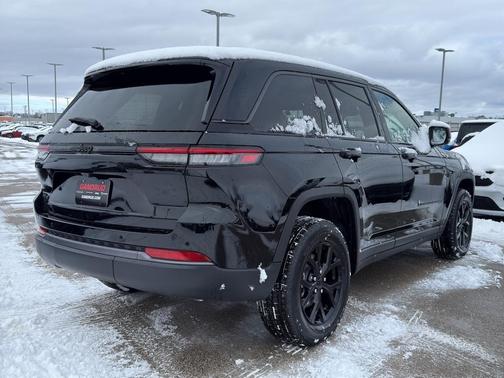 2026 Jeep Grand Cherokee Laredo