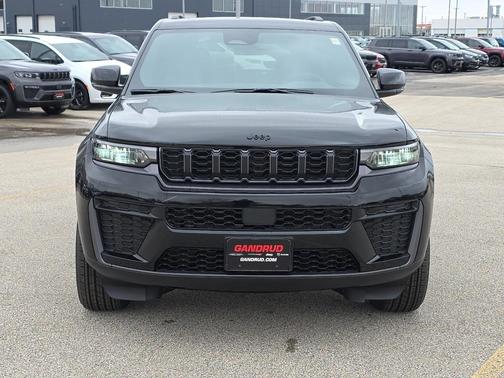 Diamond Black 2026 Jeep Grand Cherokee Laredo