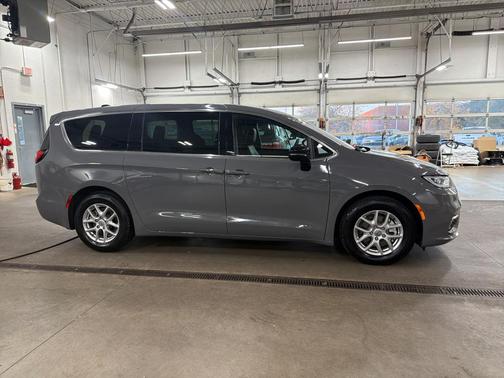Ceramic Gray Clearcoat 2025 Chrysler Pacifica Select