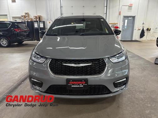 Ceramic Gray Clearcoat 2025 Chrysler Pacifica Select