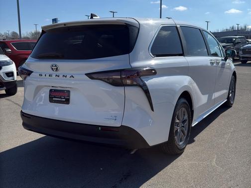 2024 Toyota Sienna LE