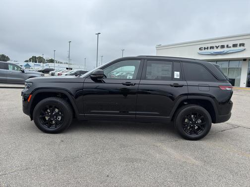 2025 Jeep Grand Cherokee Laredo