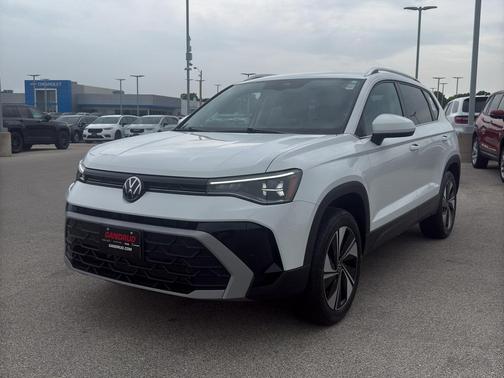 Pure White 2025 Volkswagen Taos 1.5T SE
