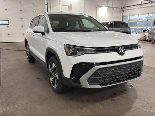Pure White 2025 Volkswagen Taos 1.5T SE