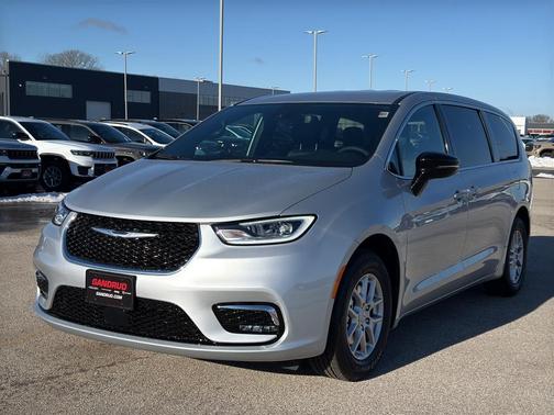 Silver Mist Clearcoat 2026 Chrysler Pacifica Select