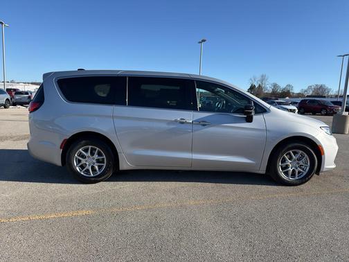Silver Mist Clearcoat 2026 Chrysler Pacifica Select