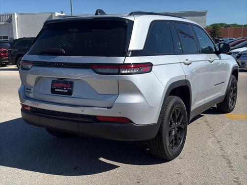 Silver Zynith 2025 Jeep Grand Cherokee Laredo