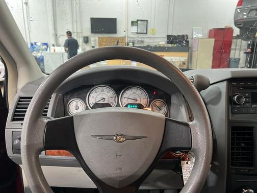 2008 Chrysler Town & Country LX