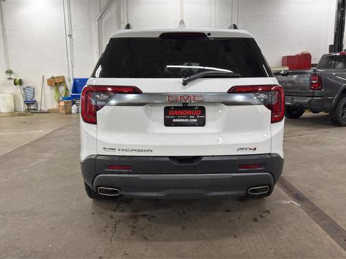 Summit White 2022 GMC Acadia AT4