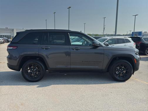 2025 Jeep Grand Cherokee Laredo