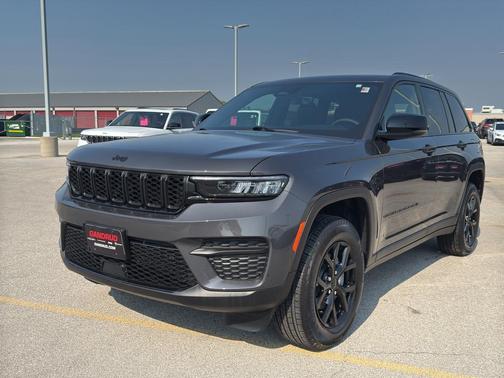 2025 Jeep Grand Cherokee Laredo