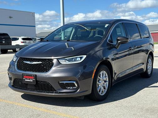 2023 Chrysler Pacifica Touring-L