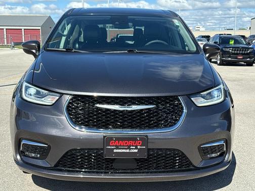2023 Chrysler Pacifica Touring-L