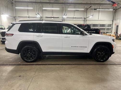 2024 Jeep Grand Cherokee L Laredo
