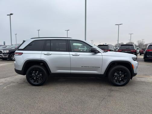 2025 Jeep Grand Cherokee Laredo