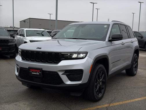 2025 Jeep Grand Cherokee Laredo