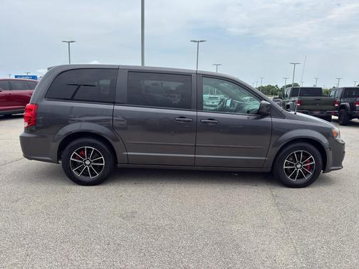 Granite Pearlcoat 2017 Dodge Grand Caravan GT