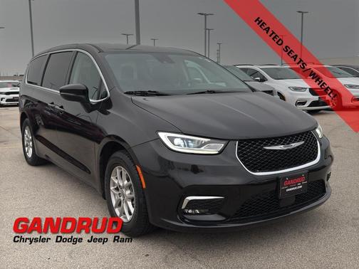 2023 Chrysler Pacifica Touring-L