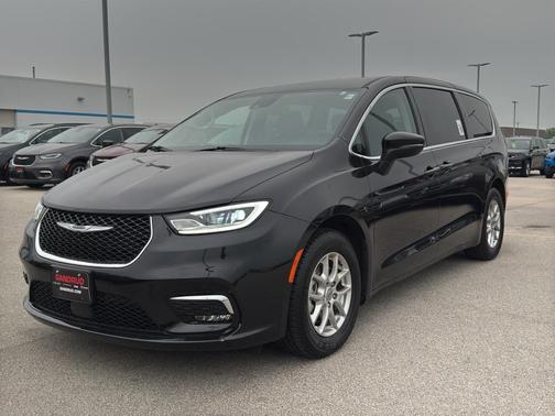 2023 Chrysler Pacifica Touring-L