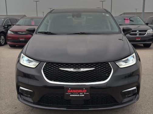 2023 Chrysler Pacifica Touring-L