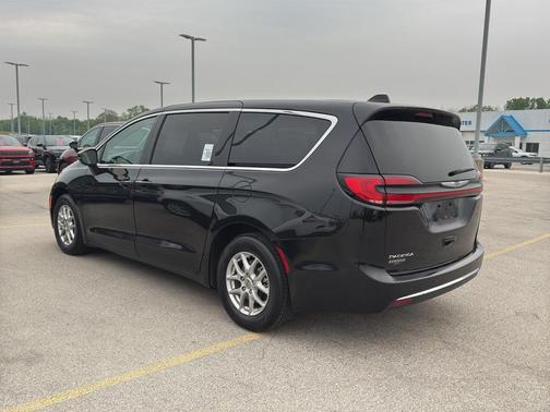2023 Chrysler Pacifica Touring-L