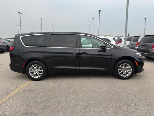 2023 Chrysler Pacifica Touring-L
