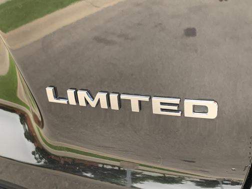 Photo 4 of 28 of 2019 Jeep Cherokee Limited