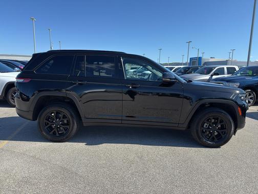 2024 Jeep Grand Cherokee Laredo