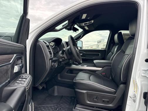 Bright White Clearcoat 2027 RAM 2500 Laramie