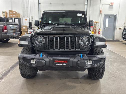 Black Clearcoat 2025 Jeep Wrangler 4xe Rubicon