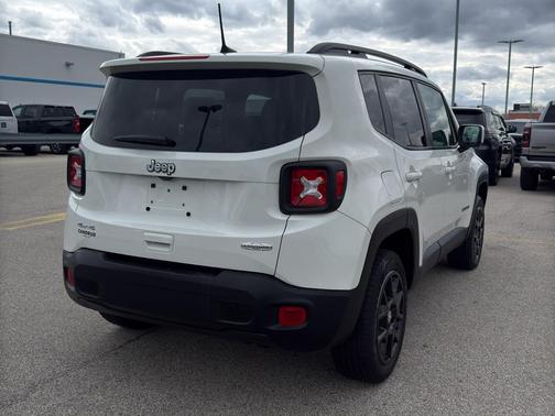 Alpine White Clearcoat 2019 Jeep Renegade Latitude