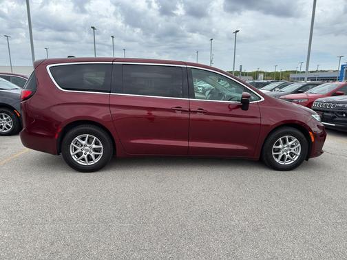 2023 Chrysler Pacifica Touring-L