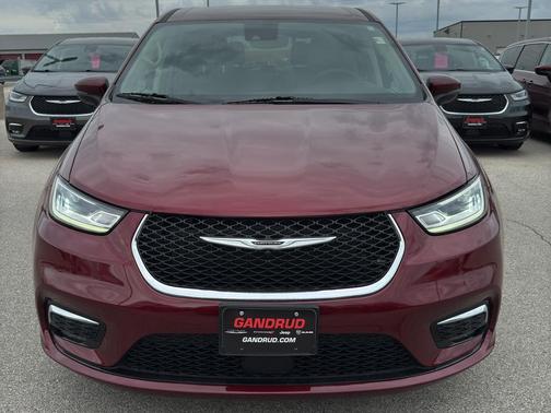 2023 Chrysler Pacifica Touring-L