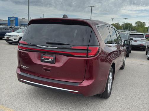 2023 Chrysler Pacifica Touring-L