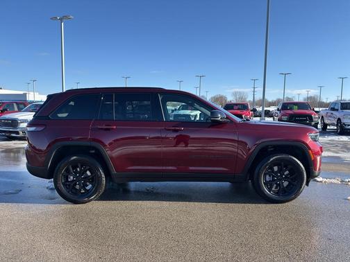 2025 Jeep Grand Cherokee Laredo