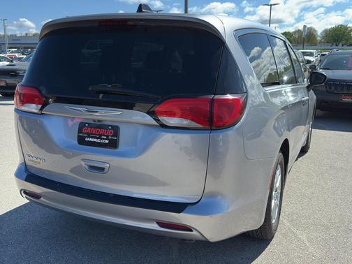 2021 Chrysler Voyager LX