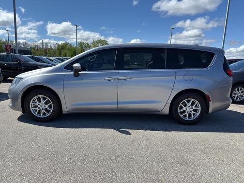 2021 Chrysler Voyager LX