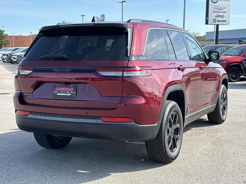 Velvet Red Pearlcoat 2026 Jeep Grand Cherokee Laredo