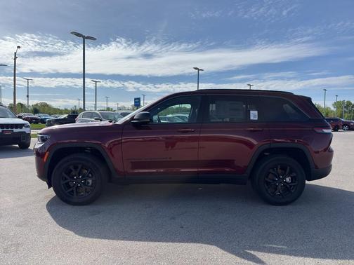 Velvet Red Pearlcoat 2026 Jeep Grand Cherokee Laredo