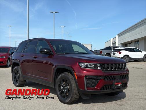 Velvet Red Pearlcoat 2026 Jeep Grand Cherokee Laredo