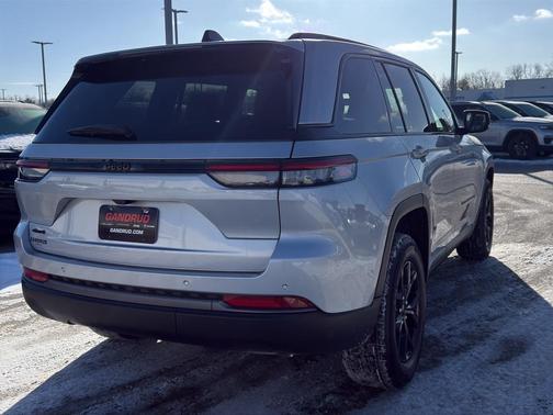 2026 Jeep Grand Cherokee Laredo